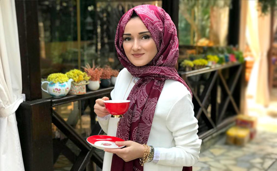 Şal İle Etkili Bir Kombin Yaratmak Mümkündür